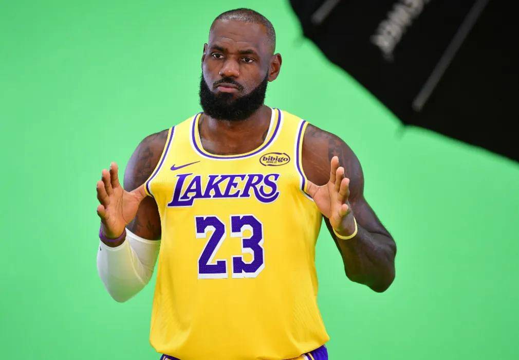 突发！退赛！詹姆斯官宣罕见伤病...