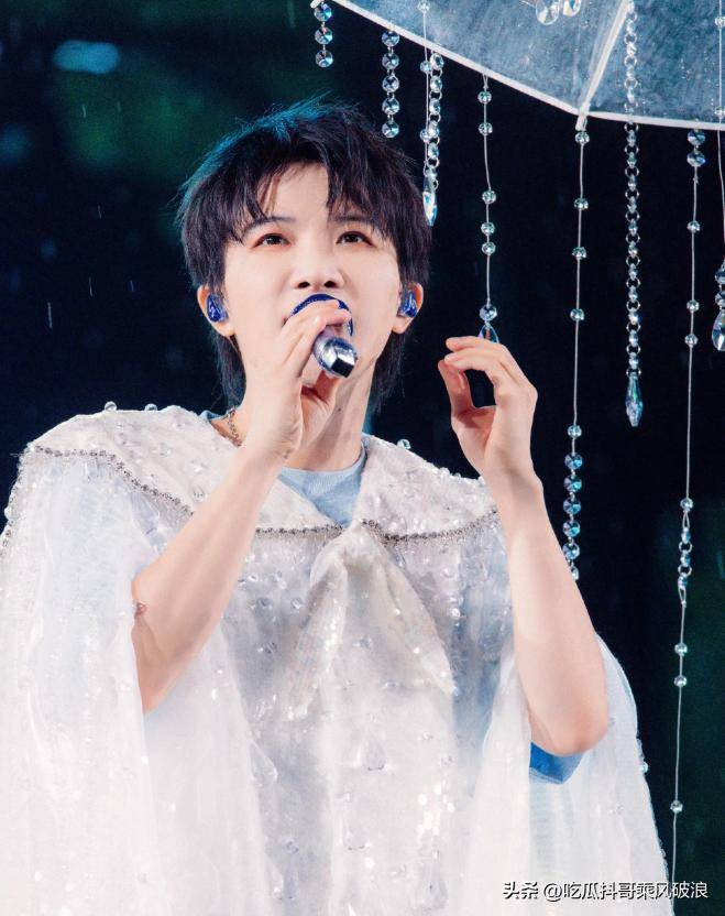 周深发长文和稀泥，奔跑吧老套路引争议，郭艾伦白鹿背锅