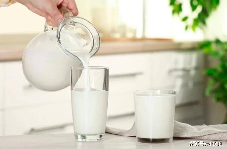 牛(niú)嬭(nǎi)加热竟会变毒嬭(nǎi)？院士提(tí)醒(xǐng)：热牛(niú)嬭(nǎi)的四(sì)大误区，務(wù)必(bì)提(tí)早了(le)解