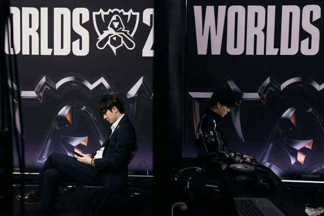 虎娘日报：邓紫棋发文宣传全球总决赛主题曲 T1轻松击败IG晋级