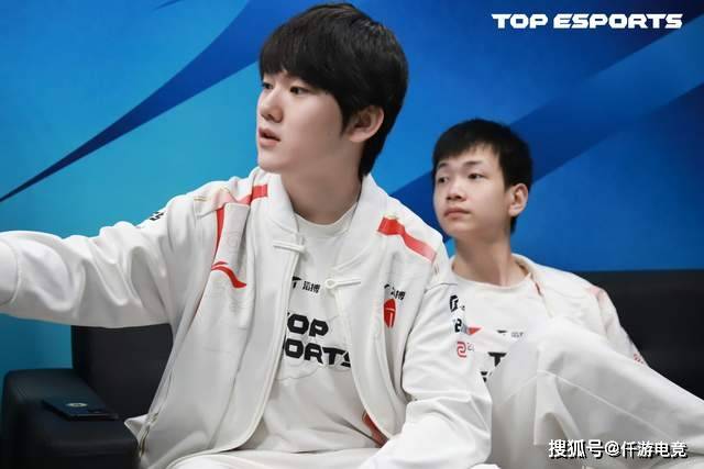 LOL：TheShy透(tòu)露(lù)退役(yì)时间，想跟Rookie打到退役(yì)