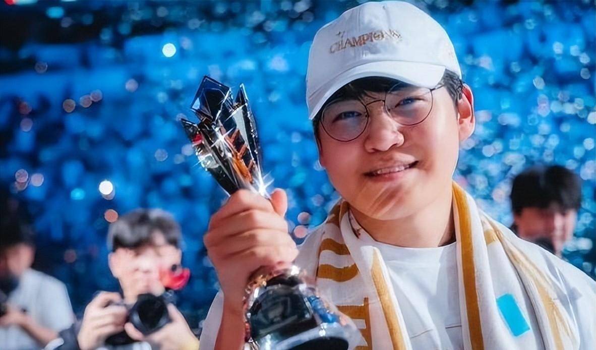 T1王朝基石动摇！FMVP射手Gumayusi离队，LPL迎来狙击Faker最佳时机