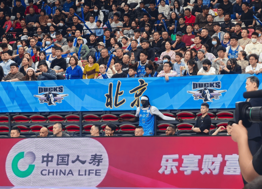 CBA积分榜：北京队4连胜领跑，辽宁险胜暂升第二，四川队4连败