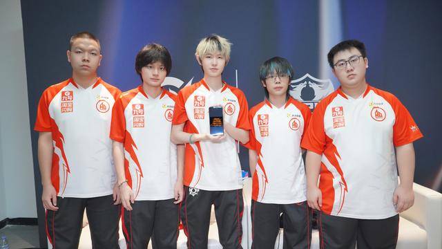 AG王朝真的影响转会期？狼队成唯一大户，DRG让粉丝失望