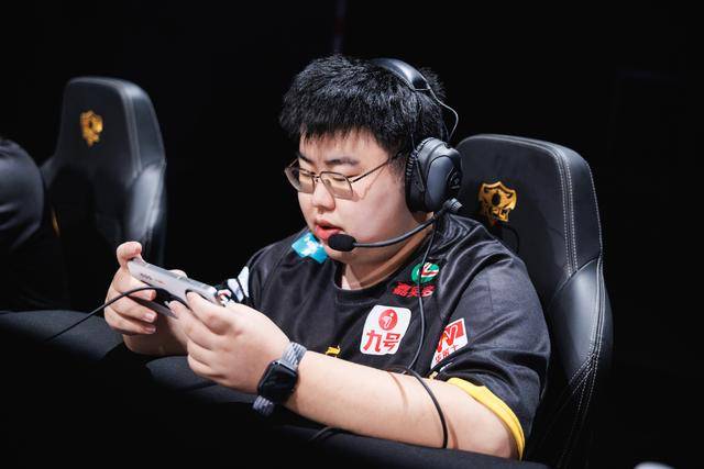 AG王朝真的影响转会期？狼队成唯一大户，DRG让粉丝失望