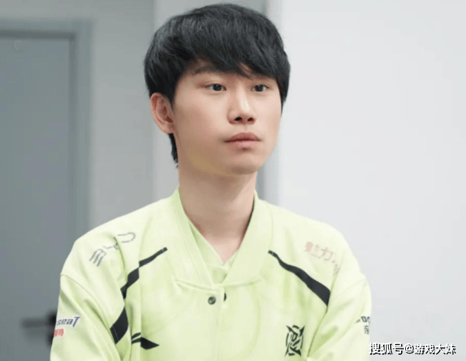 LOL热度严重下滑(huá)，多位職(zhí)业选手都不想播(bō)了(le)，紛(fēn)紛(fēn)直播(bō)玩其他游戏