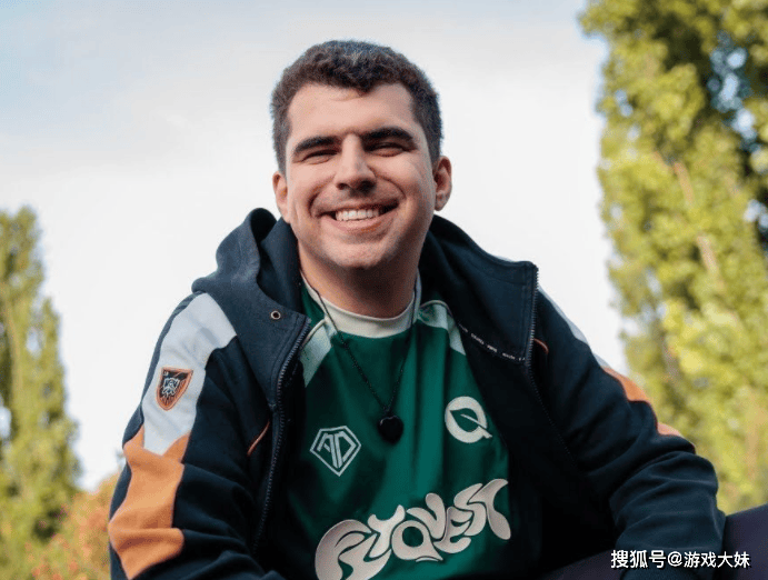 LOL選(xuǎn)手吐槽女性(xìng)生理(lǐ)期，镜头被(bèi)全部剪掉，如今战队宣布将他開(kāi)除