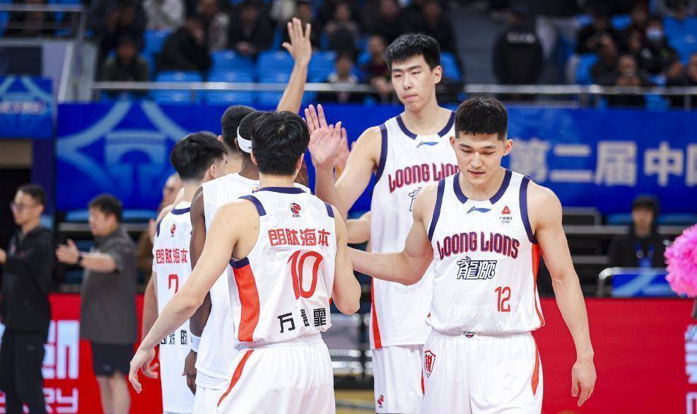 72%三分命中率带飞山东！第一档五队出炉，北京豪华阵容被外援拖垮