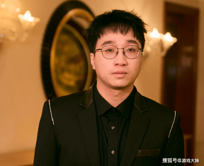 LPL战隊(duì)出现离谱操作，教練(liàn)人数比選(xuǎn)手還(hái)多(duō)，其他战隊(duì)没教練(liàn)可签