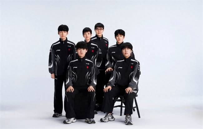 【一競(jìng)技(jì)1JingJi】LOL：S15全球总决赛瑞(ruì)士轮 GEN 2比0擊(jī)败TES！