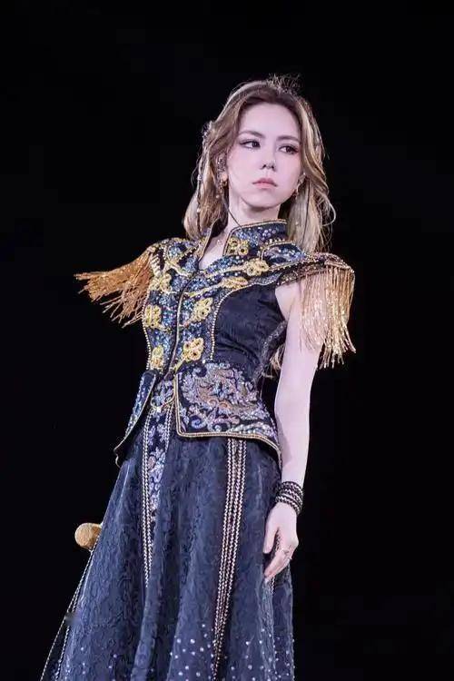 邓紫棋(qí)领衔LOL主题曲：歌手跨界电竞谁更(gèng)勝(shèng)一(yī)籌(chóu)？