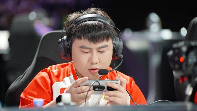 AG王朝落幕(mù)，轩染成FMVP遗珠，春季赛三新人登场，或成第(dì)二(èr)个易崢(zhēng)