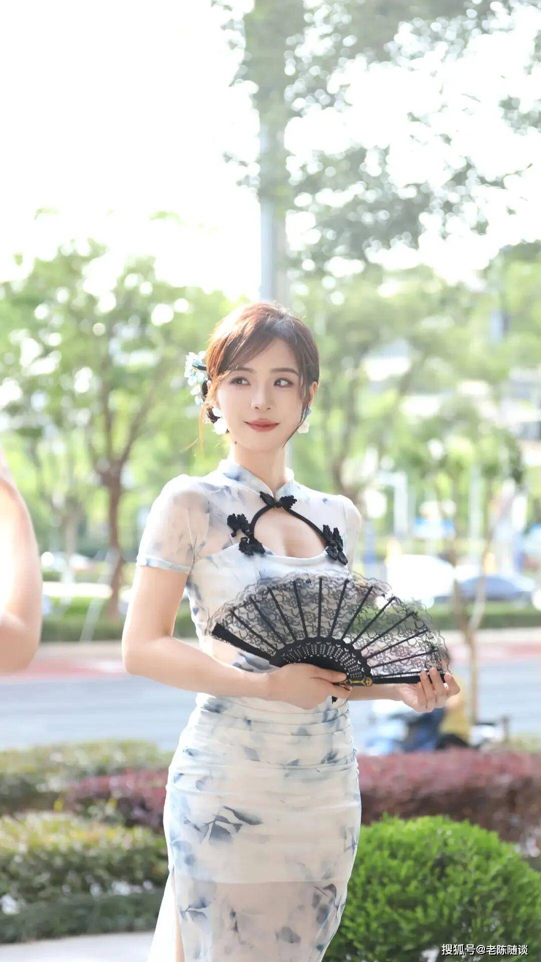 餘(yú)霜，先天旗(qí)袍美躰(tǐ)女人(rén)