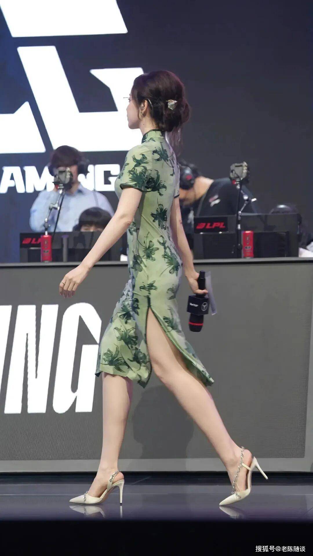 余霜，先天旗袍美体女人