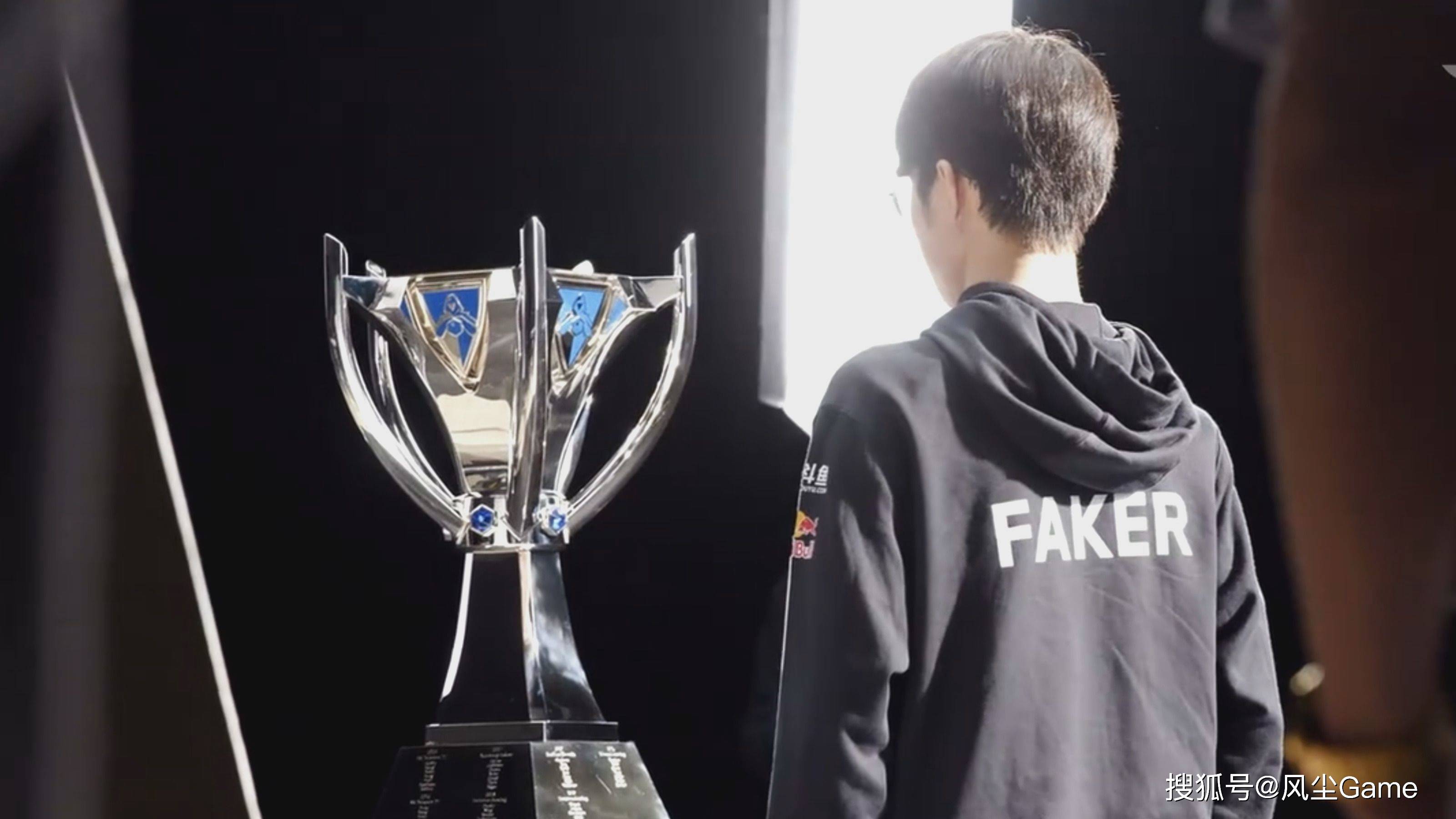 LPL四大赞助商同时撤资！新赛季门票滞销，揭幕战只卖了不到100张