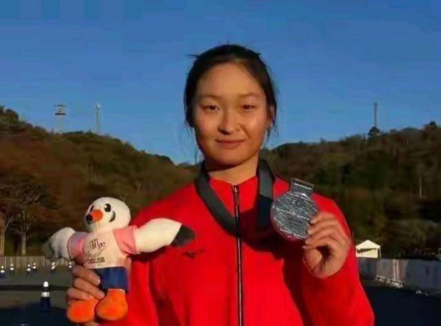 王琦琦在(zài)夏季聽(tīng)障奧(ào)运会奪(duó)女子公(gōng)路自(zì)行车1公(gōng)里冲刺爭(zhēng)先赛亚軍(jūn)