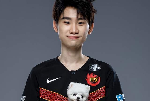 LOL冠军中单轉(zhuǎn)战DOTA2，惨遭切割(gē)活动临时换人，急忙直(zhí)播表忠心(xīn)！