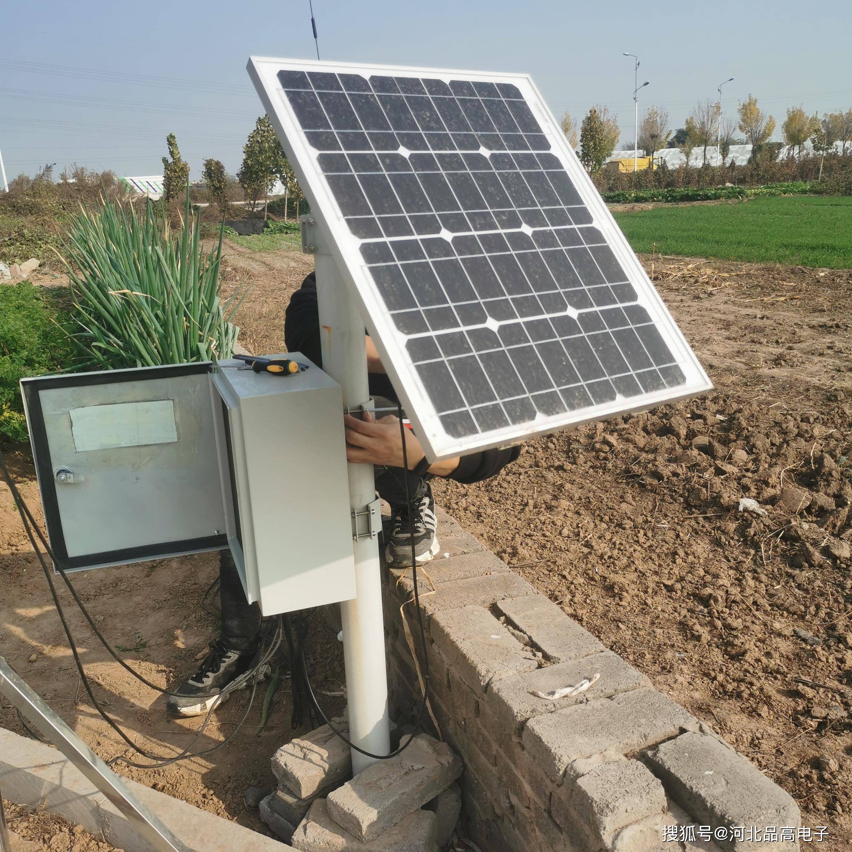 河北品高电子科技有限(xiàn)公司：一(yī)体化(huà)墒(shāng)情監(jiān)測(cè)、土壤含(hán)水率監(jiān)測(cè)、节水灌溉監(jiān)測(cè)、管式(shì)墒(shāng)情監(jiān)測(cè)站(zhàn)、农业大棚控(kòng)制(zhì)技术先锋