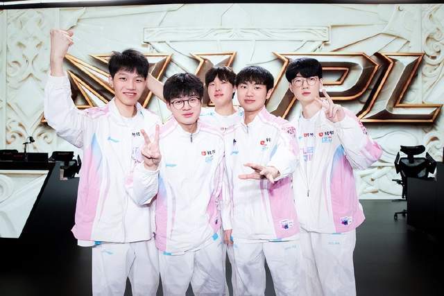 LPL首支先锋賽(sài)隊(duì)伍出爐(lú)！BLG锁定总决賽(sài)门票，国一上发文成焦点